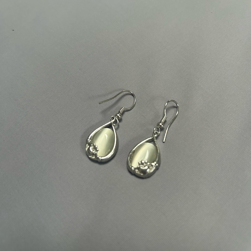 SOLD 🚫Solvar Elegant Silver Teardrop Earrings